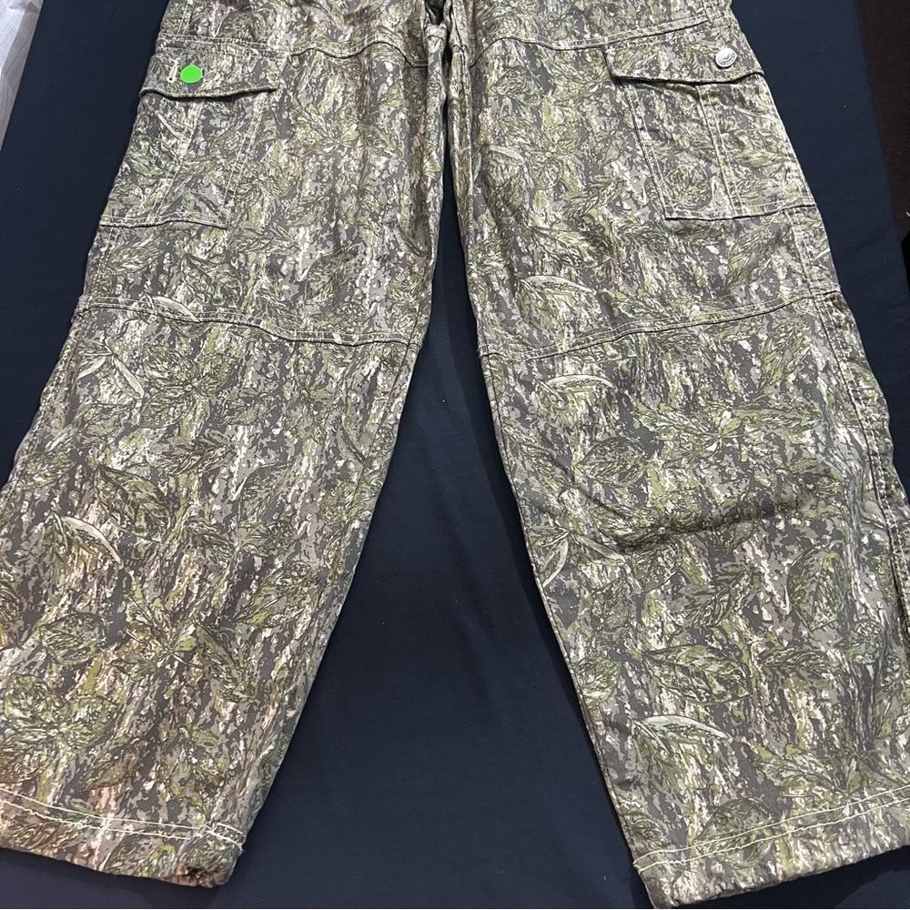 Almost Famous Green Camouflage Cargo Pants size 28 Waist Stretch - Picture 2 of 12